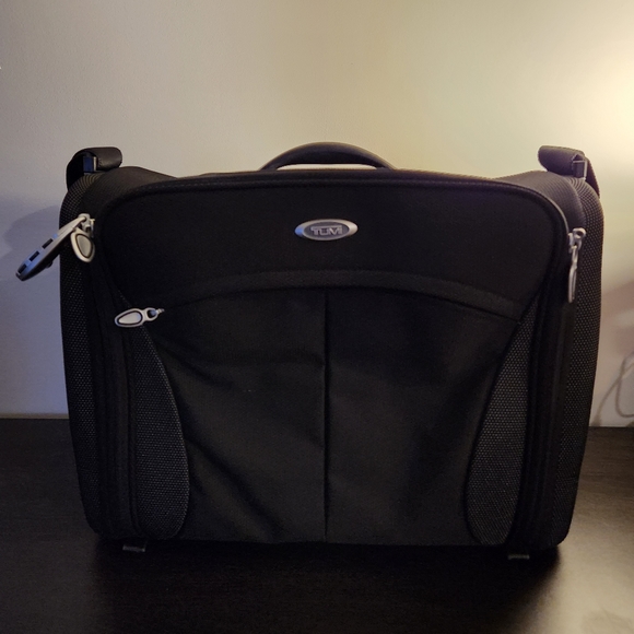 TUMI T3 Black Nylon Computer/Laptop/ Overnight Bag 6462STE